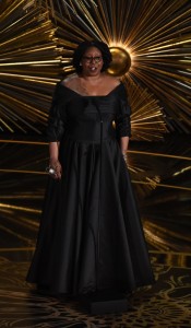 whoopi-geldbers-eyeglasses-oscars-2016-700x1197